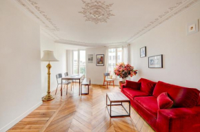 Grand et bel appartement sur la place de Clichy